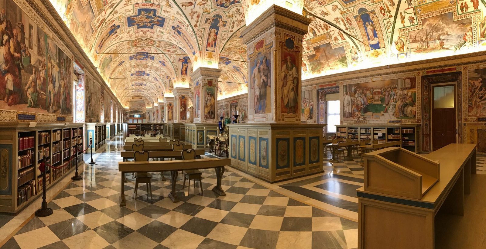 Vatican Apostolic Library 01 1600.jpg